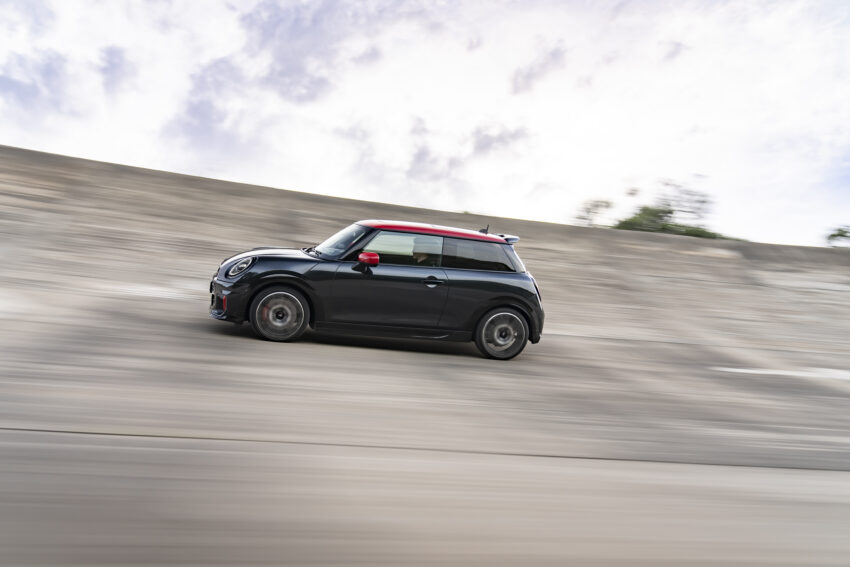 2025 MINI John Cooper Works 大改款首发, 沿用原有底盘与引擎, 改搭双离合器变速箱, 动力小幅提升, 保留敞篷版 279639
