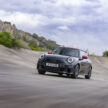 2025 MINI John Cooper Works 大改款首发, 沿用原有底盘与引擎, 改搭双离合器变速箱, 动力小幅提升, 保留敞篷版