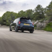 2025 MINI John Cooper Works 大改款首发, 沿用原有底盘与引擎, 改搭双离合器变速箱, 动力小幅提升, 保留敞篷版