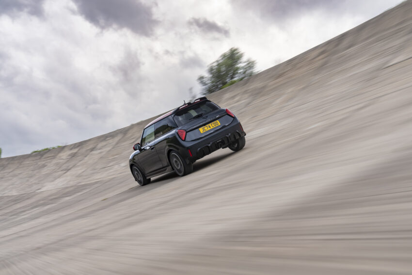 2025 MINI John Cooper Works 大改款首发, 沿用原有底盘与引擎, 改搭双离合器变速箱, 动力小幅提升, 保留敞篷版 279646