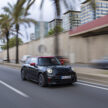 2025 MINI John Cooper Works 大改款首发, 沿用原有底盘与引擎, 改搭双离合器变速箱, 动力小幅提升, 保留敞篷版