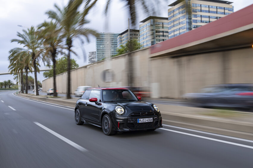 2025 MINI John Cooper Works 大改款首发, 沿用原有底盘与引擎, 改搭双离合器变速箱, 动力小幅提升, 保留敞篷版 279648