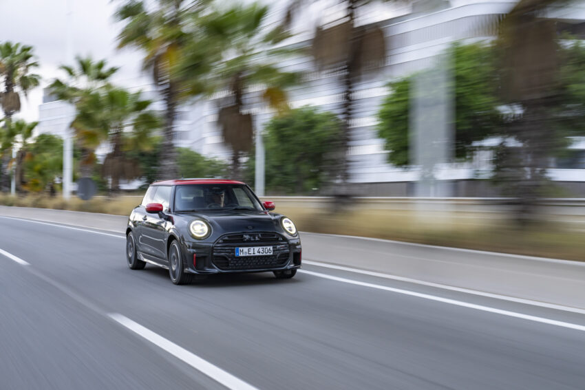 2025 MINI John Cooper Works 大改款首发, 沿用原有底盘与引擎, 改搭双离合器变速箱, 动力小幅提升, 保留敞篷版 279650