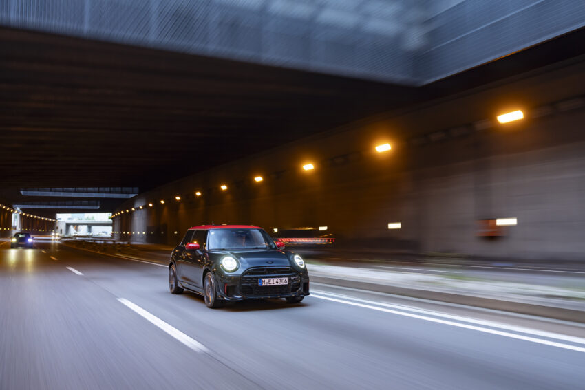 2025 MINI John Cooper Works 大改款首发, 沿用原有底盘与引擎, 改搭双离合器变速箱, 动力小幅提升, 保留敞篷版 279651