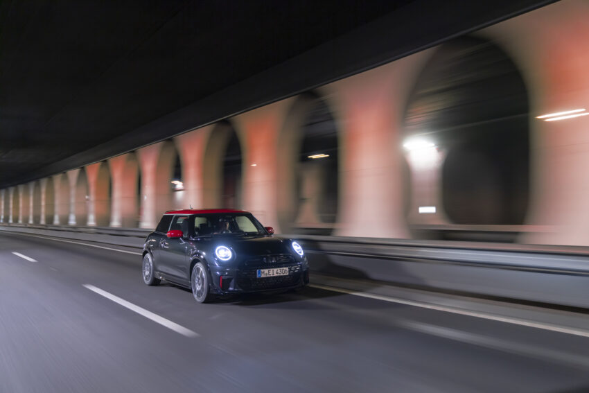 2025 MINI John Cooper Works 大改款首发, 沿用原有底盘与引擎, 改搭双离合器变速箱, 动力小幅提升, 保留敞篷版 279652