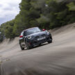 2025 MINI John Cooper Works 大改款首发, 沿用原有底盘与引擎, 改搭双离合器变速箱, 动力小幅提升, 保留敞篷版