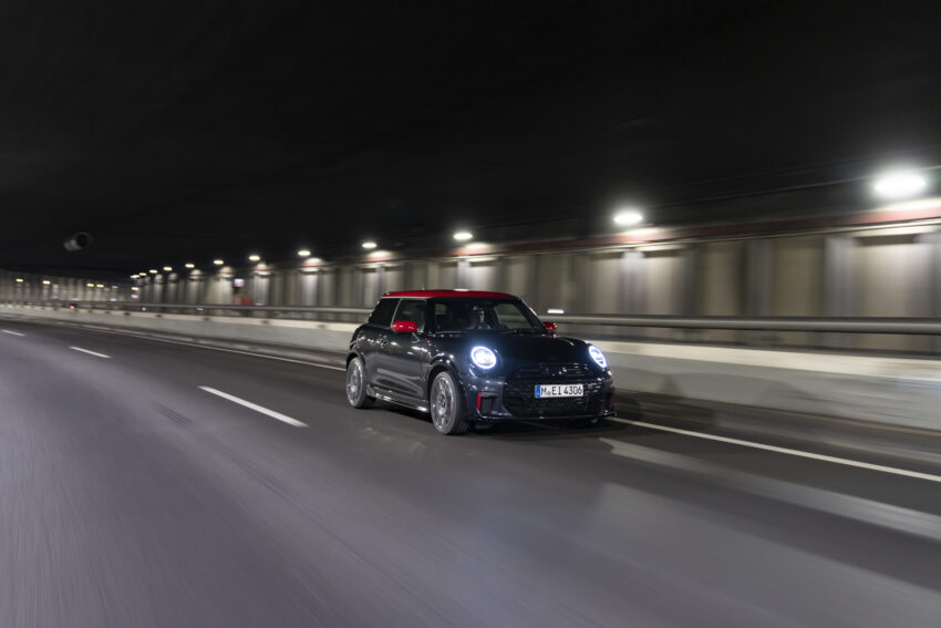 2025 MINI John Cooper Works 大改款首发, 沿用原有底盘与引擎, 改搭双离合器变速箱, 动力小幅提升, 保留敞篷版 279653