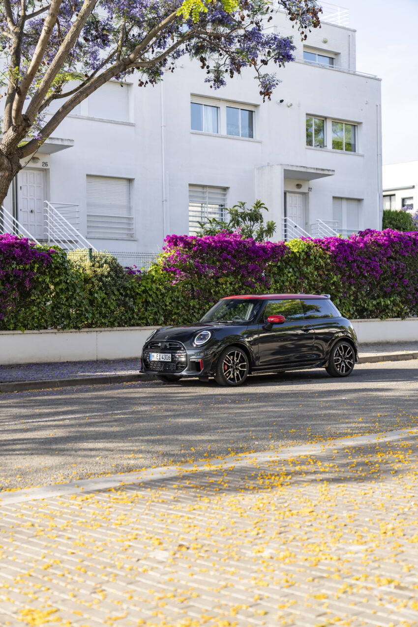 2025 MINI John Cooper Works 大改款首发, 沿用原有底盘与引擎, 改搭双离合器变速箱, 动力小幅提升, 保留敞篷版 279660