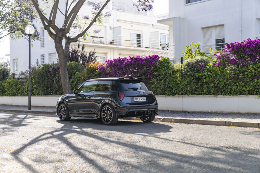 2025 MINI John Cooper Works 大改款首发, 沿用原有底盘与引擎, 改搭双离合器变速箱, 动力小幅提升, 保留敞篷版 279661