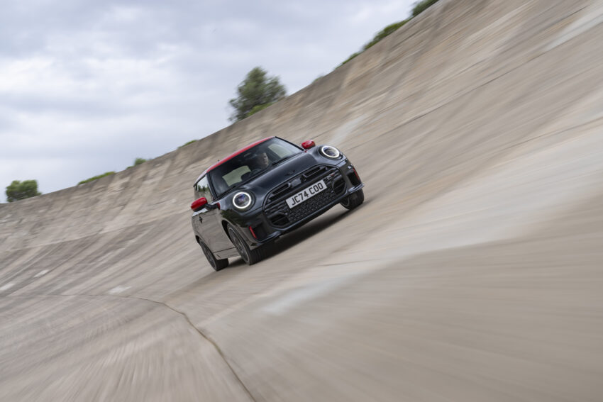 2025 MINI John Cooper Works 大改款首发, 沿用原有底盘与引擎, 改搭双离合器变速箱, 动力小幅提升, 保留敞篷版 279627