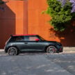 2025 MINI John Cooper Works 大改款首发, 沿用原有底盘与引擎, 改搭双离合器变速箱, 动力小幅提升, 保留敞篷版