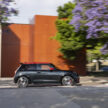 2025 MINI John Cooper Works 大改款首发, 沿用原有底盘与引擎, 改搭双离合器变速箱, 动力小幅提升, 保留敞篷版