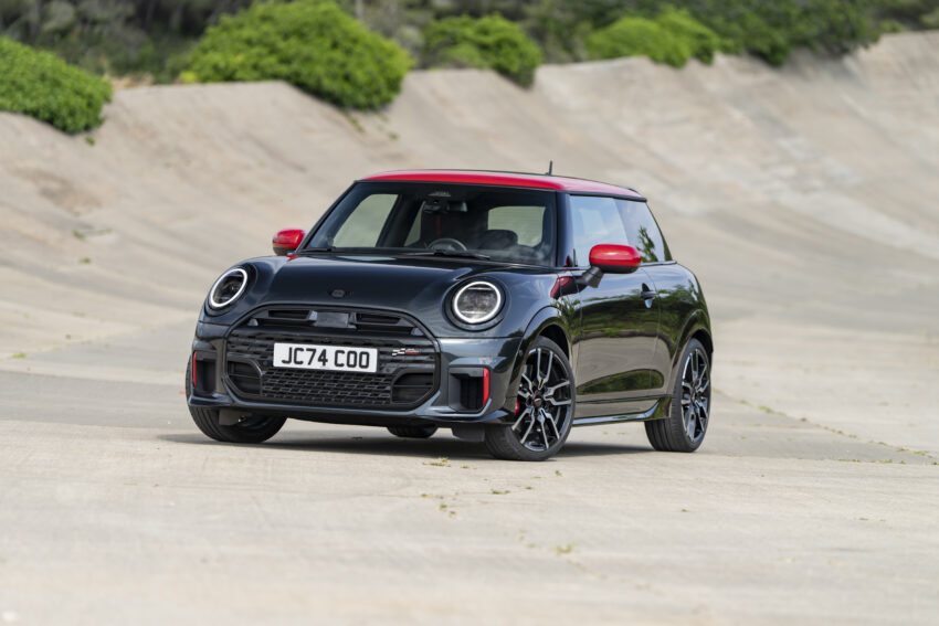 2025 MINI John Cooper Works 大改款首发, 沿用原有底盘与引擎, 改搭双离合器变速箱, 动力小幅提升, 保留敞篷版 279665