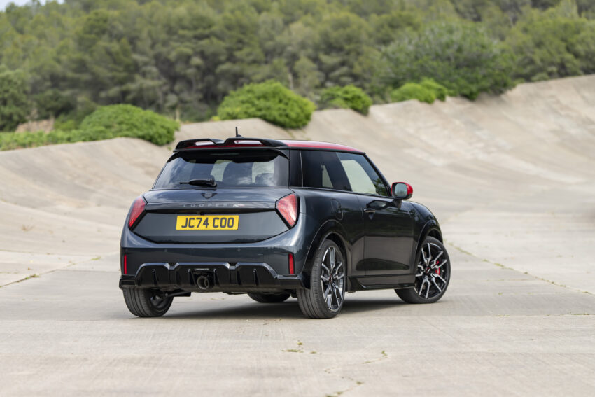 2025 MINI John Cooper Works 大改款首发, 沿用原有底盘与引擎, 改搭双离合器变速箱, 动力小幅提升, 保留敞篷版 279671