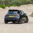 2025 MINI John Cooper Works 大改款首发, 沿用原有底盘与引擎, 改搭双离合器变速箱, 动力小幅提升, 保留敞篷版