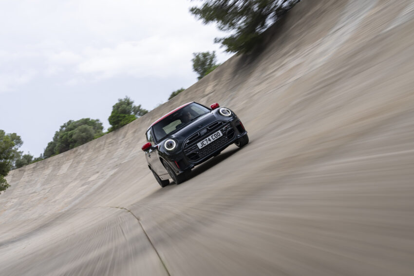 2025 MINI John Cooper Works 大改款首发, 沿用原有底盘与引擎, 改搭双离合器变速箱, 动力小幅提升, 保留敞篷版 279628