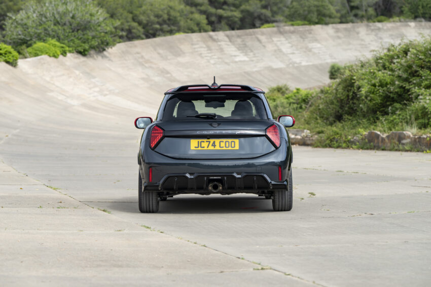 2025 MINI John Cooper Works 大改款首发, 沿用原有底盘与引擎, 改搭双离合器变速箱, 动力小幅提升, 保留敞篷版 279673