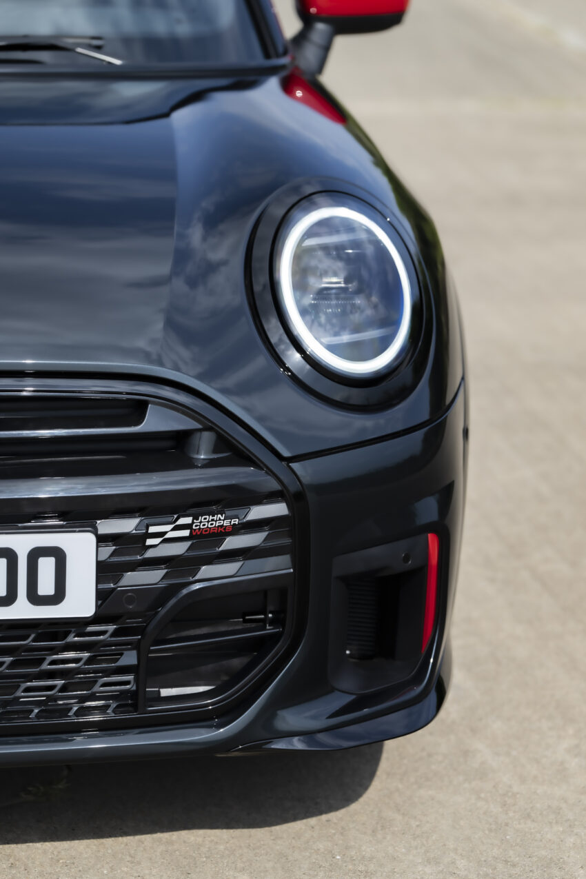 2025 MINI John Cooper Works 大改款首发, 沿用原有底盘与引擎, 改搭双离合器变速箱, 动力小幅提升, 保留敞篷版 279675