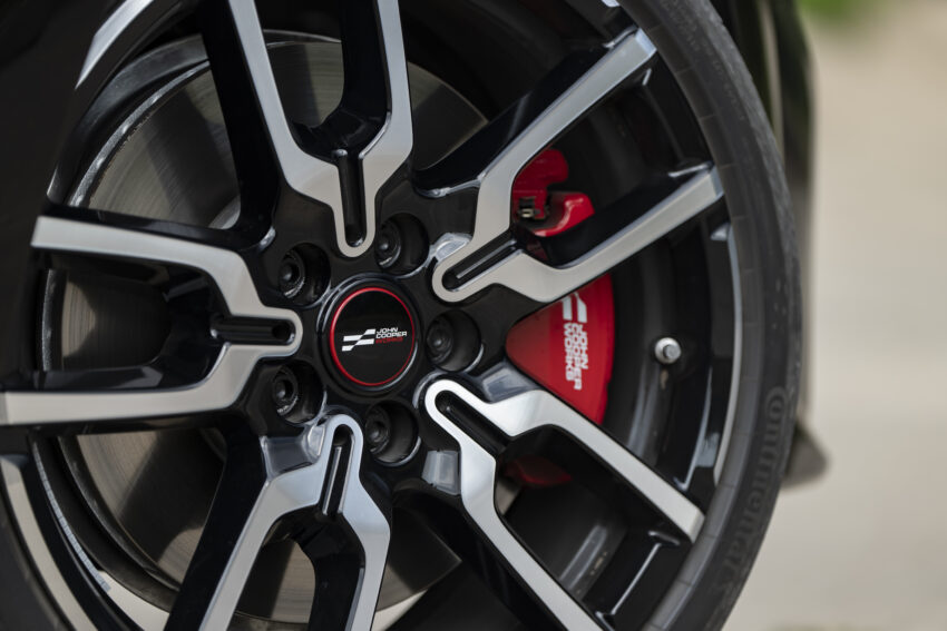 2025 MINI John Cooper Works 大改款首发, 沿用原有底盘与引擎, 改搭双离合器变速箱, 动力小幅提升, 保留敞篷版 279678