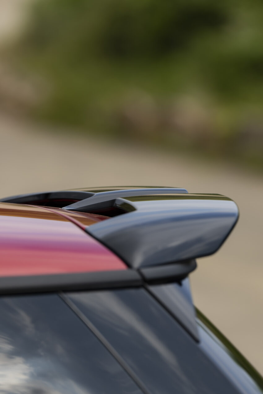 2025 MINI John Cooper Works 大改款首发, 沿用原有底盘与引擎, 改搭双离合器变速箱, 动力小幅提升, 保留敞篷版 279679