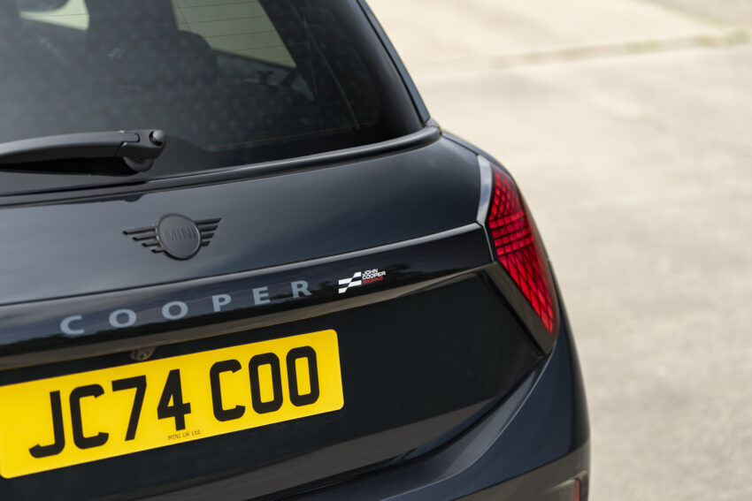 2025 MINI John Cooper Works 大改款首发, 沿用原有底盘与引擎, 改搭双离合器变速箱, 动力小幅提升, 保留敞篷版 279681