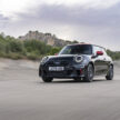 2025 MINI John Cooper Works 大改款首发, 沿用原有底盘与引擎, 改搭双离合器变速箱, 动力小幅提升, 保留敞篷版