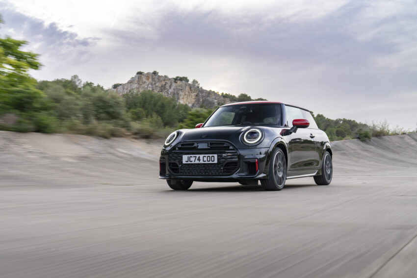 2025 MINI John Cooper Works 大改款首发, 沿用原有底盘与引擎, 改搭双离合器变速箱, 动力小幅提升, 保留敞篷版 279629