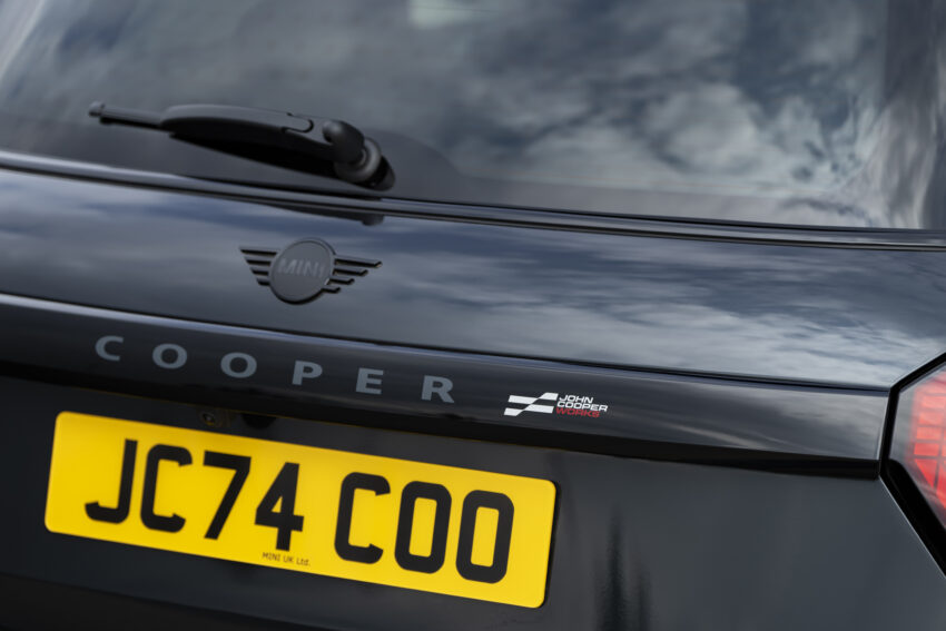 2025 MINI John Cooper Works 大改款首发, 沿用原有底盘与引擎, 改搭双离合器变速箱, 动力小幅提升, 保留敞篷版 279684