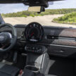 2025 MINI John Cooper Works 大改款首发, 沿用原有底盘与引擎, 改搭双离合器变速箱, 动力小幅提升, 保留敞篷版