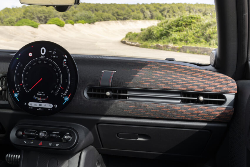 2025 MINI John Cooper Works 大改款首发, 沿用原有底盘与引擎, 改搭双离合器变速箱, 动力小幅提升, 保留敞篷版 279687