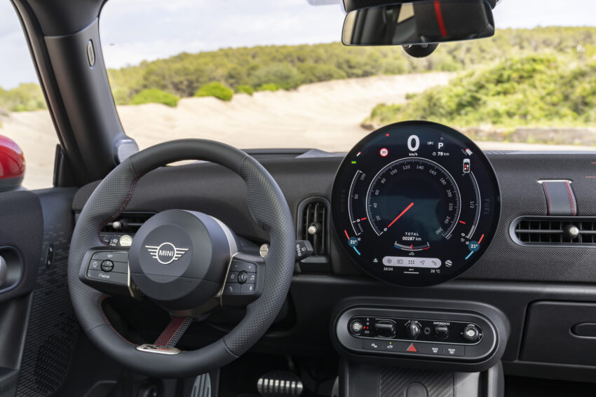 2025 MINI John Cooper Works 大改款首发, 沿用原有底盘与引擎, 改搭双离合器变速箱, 动力小幅提升, 保留敞篷版 279688