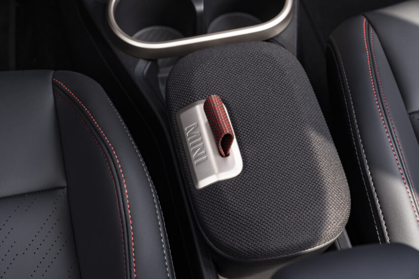 2025 MINI John Cooper Works 大改款首发, 沿用原有底盘与引擎, 改搭双离合器变速箱, 动力小幅提升, 保留敞篷版 279692