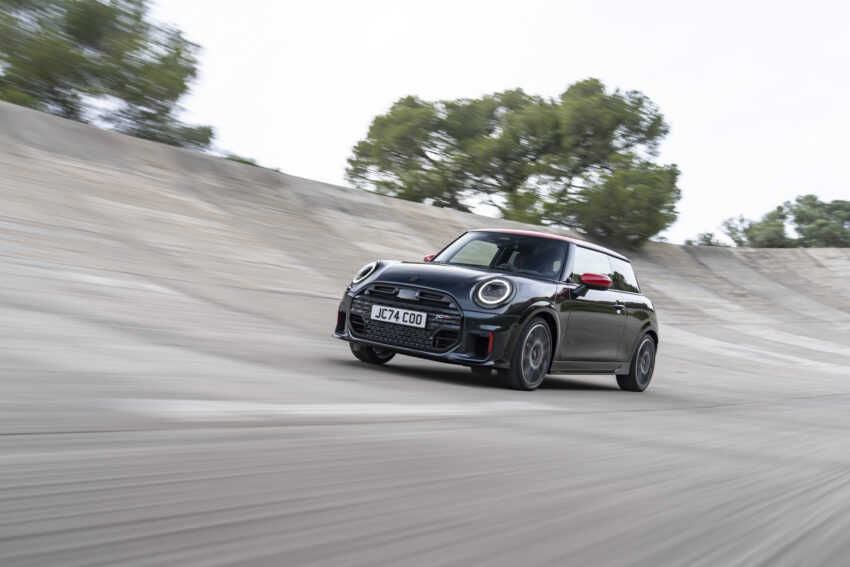 2025 MINI John Cooper Works 大改款首发, 沿用原有底盘与引擎, 改搭双离合器变速箱, 动力小幅提升, 保留敞篷版 279630