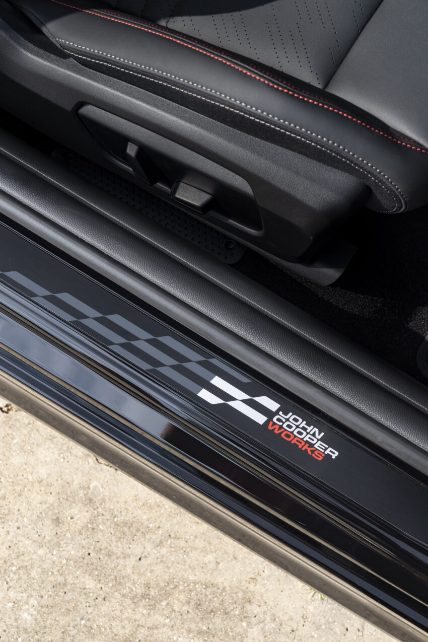 2025 MINI John Cooper Works 大改款首发, 沿用原有底盘与引擎, 改搭双离合器变速箱, 动力小幅提升, 保留敞篷版 279693