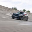 2025 MINI John Cooper Works 大改款首发, 沿用原有底盘与引擎, 改搭双离合器变速箱, 动力小幅提升, 保留敞篷版