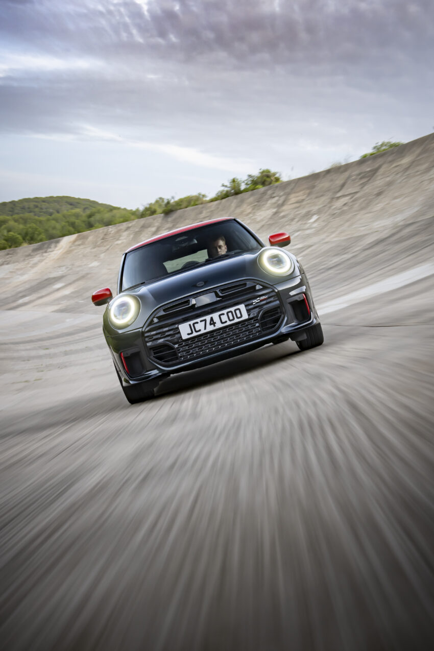 2025 MINI John Cooper Works 大改款首发, 沿用原有底盘与引擎, 改搭双离合器变速箱, 动力小幅提升, 保留敞篷版 279632