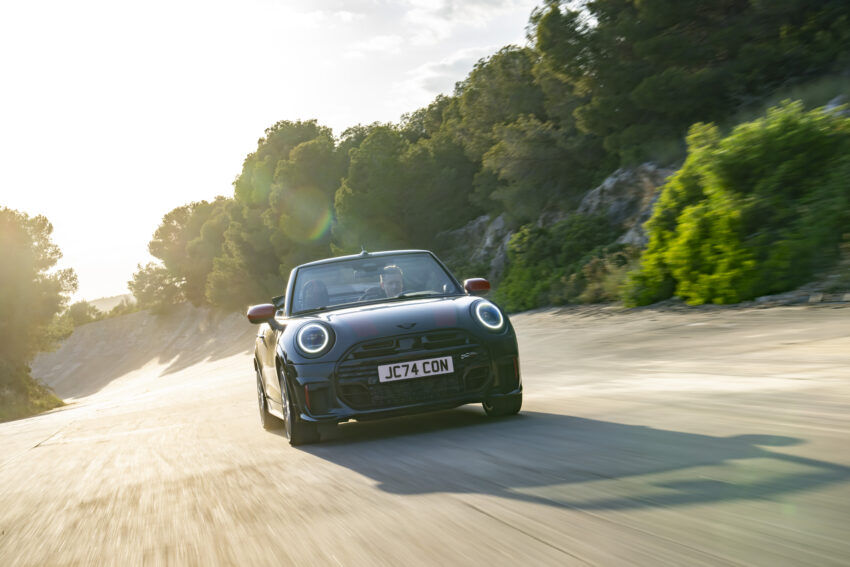 2025 MINI John Cooper Works 大改款首发, 沿用原有底盘与引擎, 改搭双离合器变速箱, 动力小幅提升, 保留敞篷版 279572