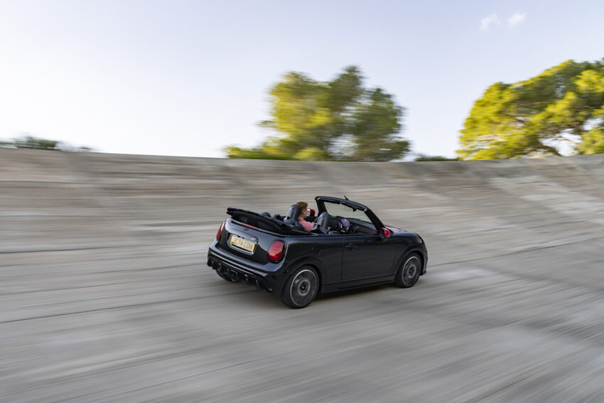 2025 MINI John Cooper Works 大改款首发, 沿用原有底盘与引擎, 改搭双离合器变速箱, 动力小幅提升, 保留敞篷版 279574