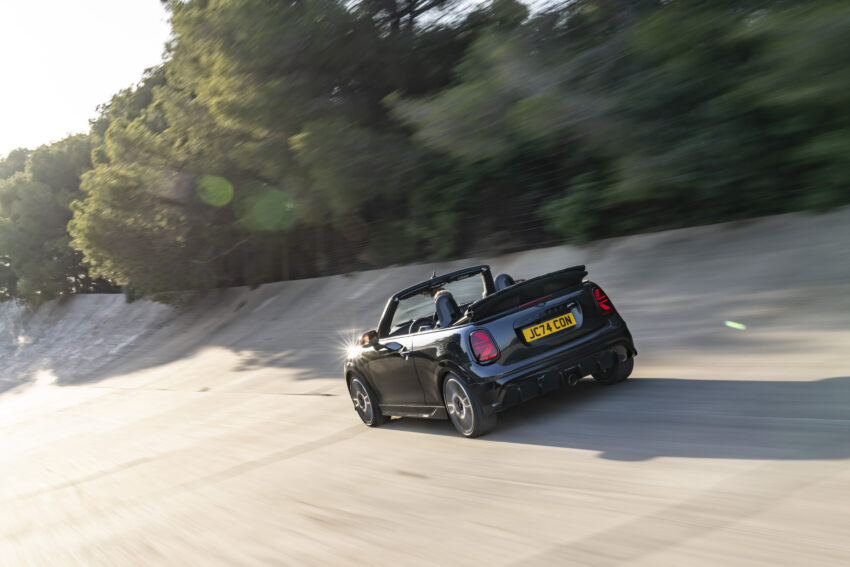 2025 MINI John Cooper Works 大改款首发, 沿用原有底盘与引擎, 改搭双离合器变速箱, 动力小幅提升, 保留敞篷版 279575