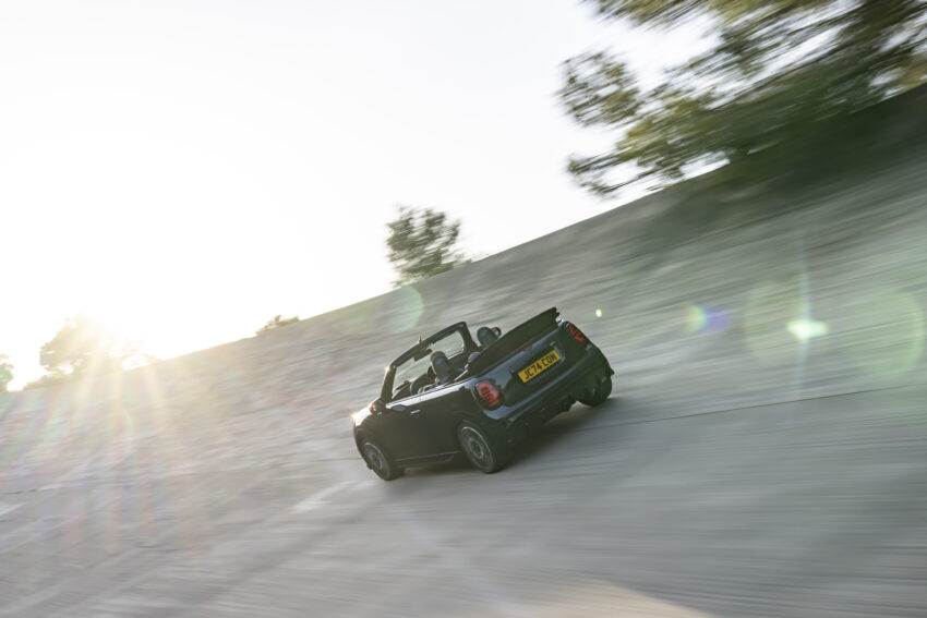 2025 MINI John Cooper Works 大改款首发, 沿用原有底盘与引擎, 改搭双离合器变速箱, 动力小幅提升, 保留敞篷版 279576