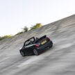 2025 MINI John Cooper Works 大改款首发, 沿用原有底盘与引擎, 改搭双离合器变速箱, 动力小幅提升, 保留敞篷版