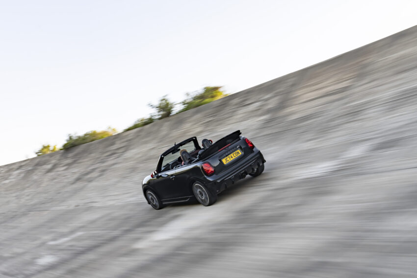 2025 MINI John Cooper Works 大改款首发, 沿用原有底盘与引擎, 改搭双离合器变速箱, 动力小幅提升, 保留敞篷版 279577