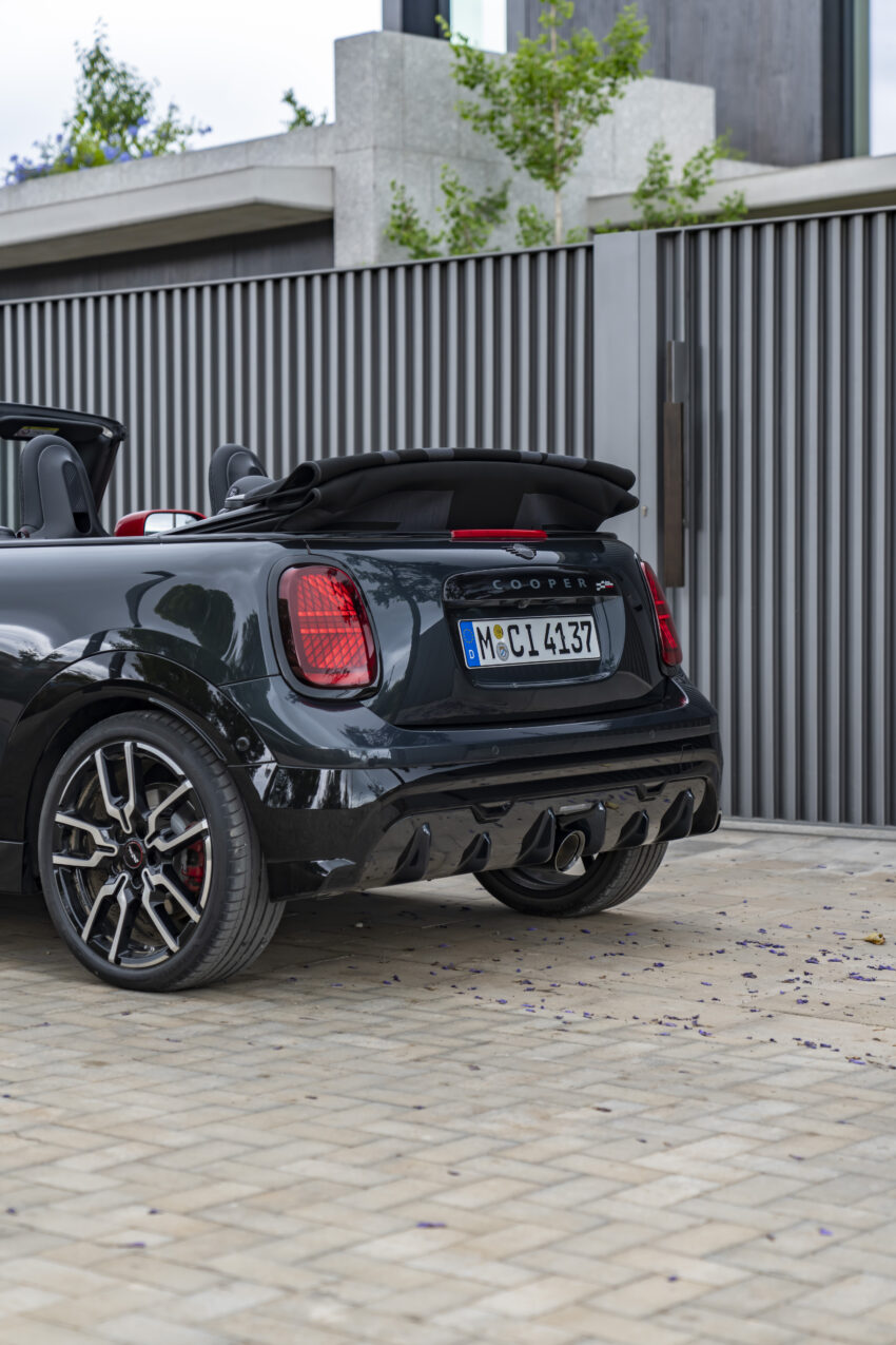 2025 MINI John Cooper Works 大改款首发, 沿用原有底盘与引擎, 改搭双离合器变速箱, 动力小幅提升, 保留敞篷版 279580