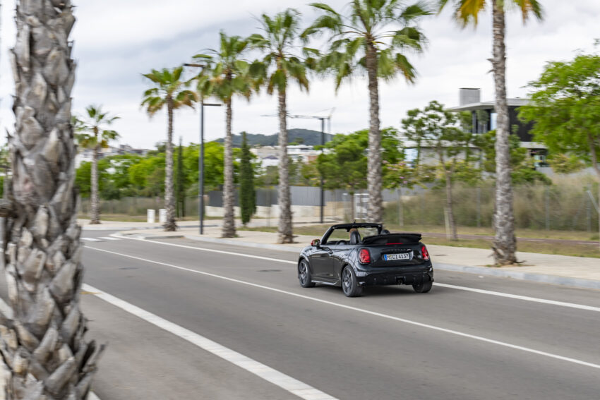 2025 MINI John Cooper Works 大改款首发, 沿用原有底盘与引擎, 改搭双离合器变速箱, 动力小幅提升, 保留敞篷版 279584