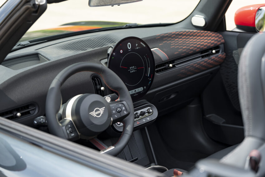 2025 MINI John Cooper Works 大改款首发, 沿用原有底盘与引擎, 改搭双离合器变速箱, 动力小幅提升, 保留敞篷版 279590