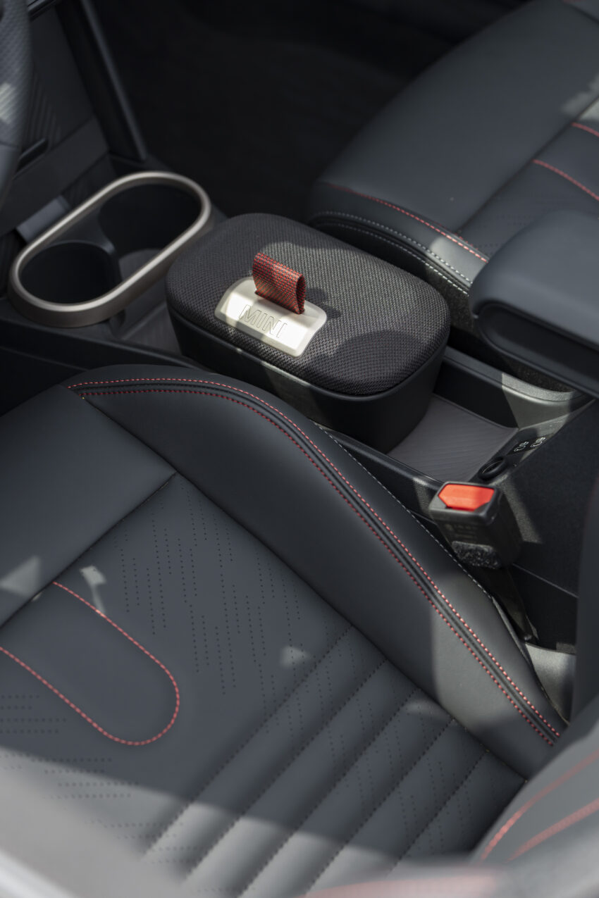 2025 MINI John Cooper Works 大改款首发, 沿用原有底盘与引擎, 改搭双离合器变速箱, 动力小幅提升, 保留敞篷版 279592