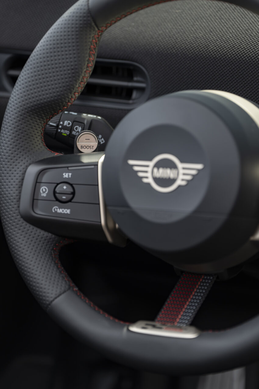 2025 MINI John Cooper Works 大改款首发, 沿用原有底盘与引擎, 改搭双离合器变速箱, 动力小幅提升, 保留敞篷版 279593