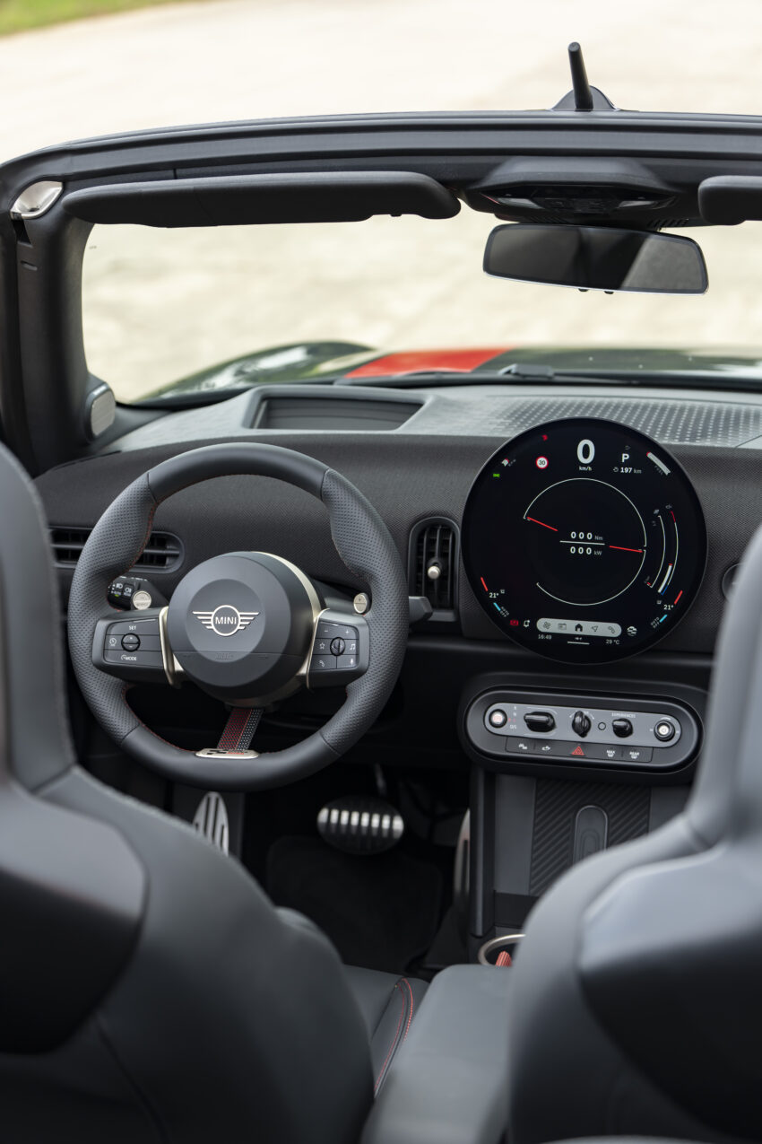 2025 MINI John Cooper Works 大改款首发, 沿用原有底盘与引擎, 改搭双离合器变速箱, 动力小幅提升, 保留敞篷版 279594