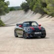 2025 MINI John Cooper Works 大改款首发, 沿用原有底盘与引擎, 改搭双离合器变速箱, 动力小幅提升, 保留敞篷版