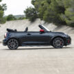2025 MINI John Cooper Works 大改款首发, 沿用原有底盘与引擎, 改搭双离合器变速箱, 动力小幅提升, 保留敞篷版
